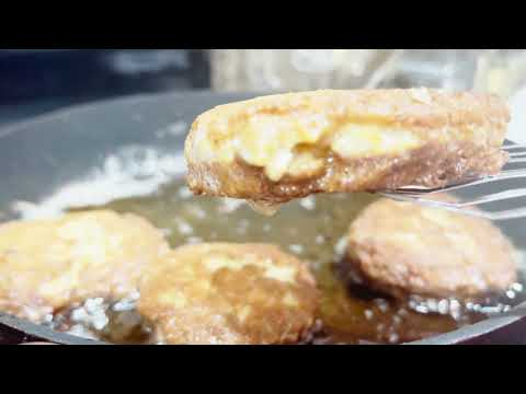 Easy salmon cakes made with canned salmon.